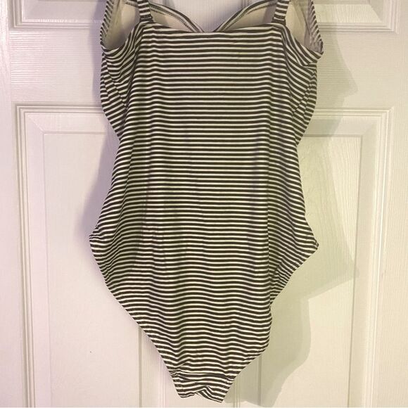 NIPTUCK Sorrento Joanne One-piece Swimsuit Black White Stripe Size 8 - Picture 7 of 10